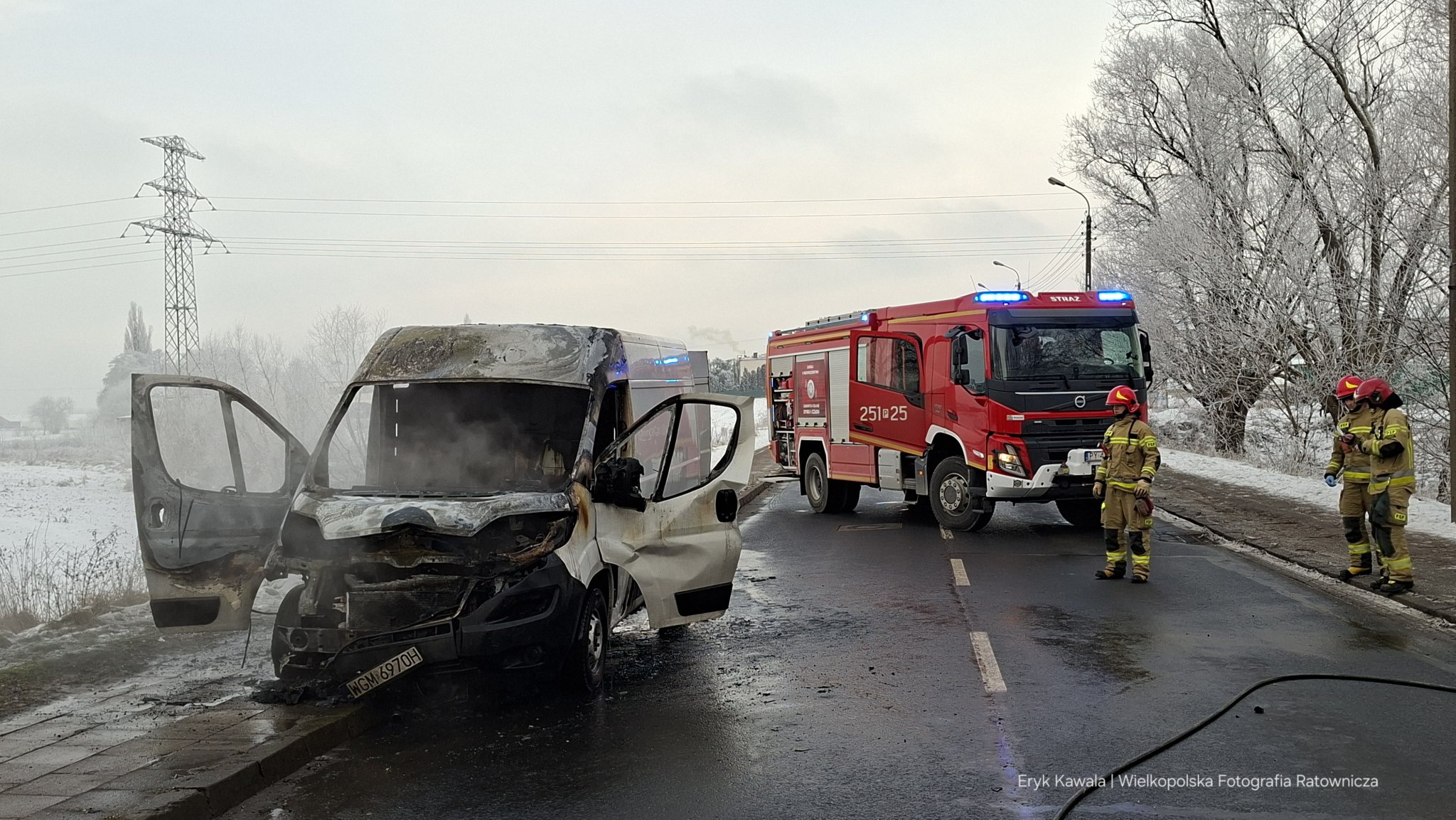 Poznańska "Aspirantka" przy pożarze busa w Luboniu
